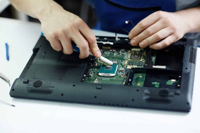 How to Tell Whether Your Laptop Battery Needs Replacing