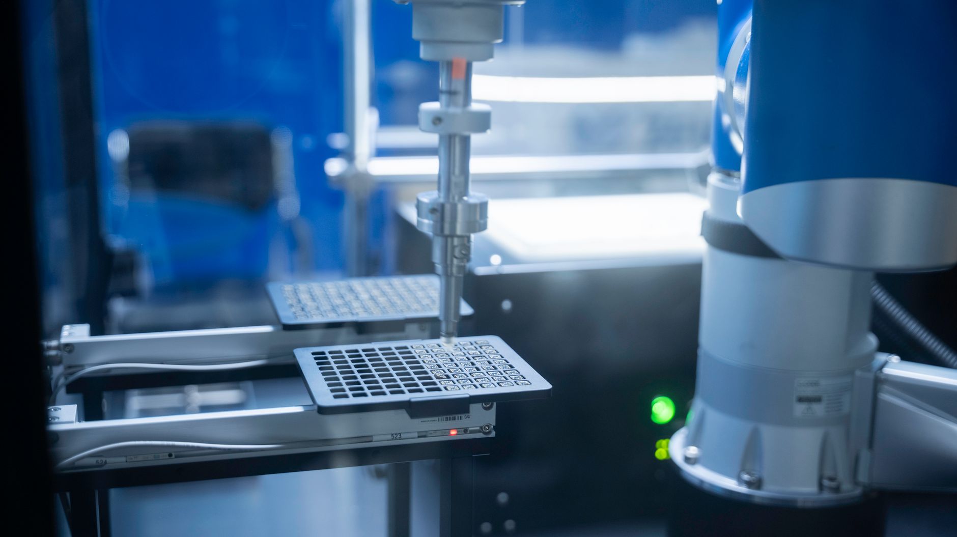 Close-up of robotic arm automating lab processes with precision. — Review of HPE ProLiant DL20 Gen10