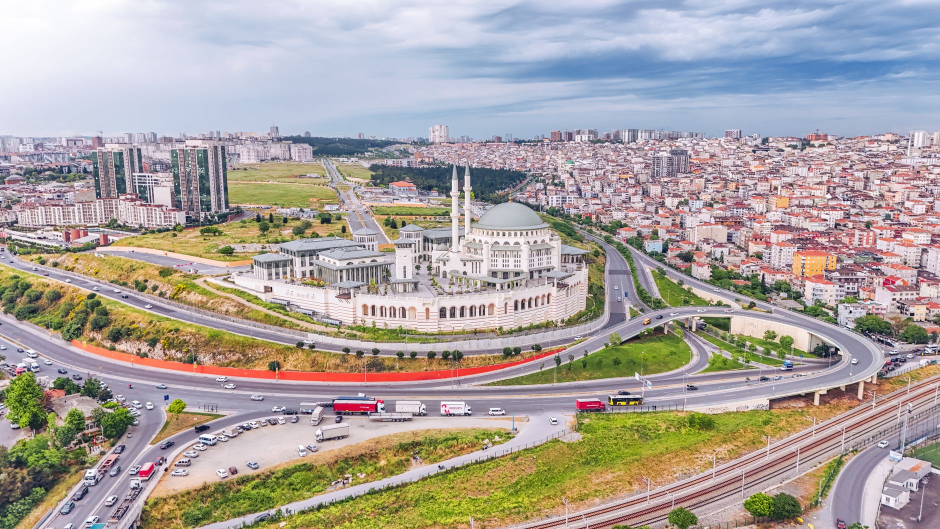 Discover the Grand Çamlıca Mosque surrounded by Istanbul's urban landscape in this aerial view. — Useful Tips When Buying Fre